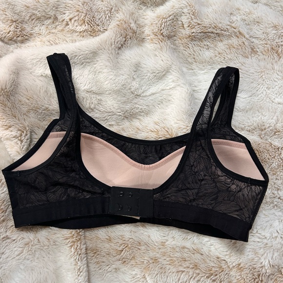 Lululemon Shadow Mesh Bra - size small - Picture 3 of 4